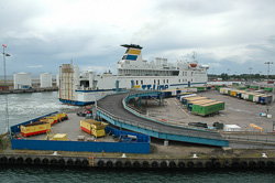 Fähre der TT-Line im Hafen von Trelleborg